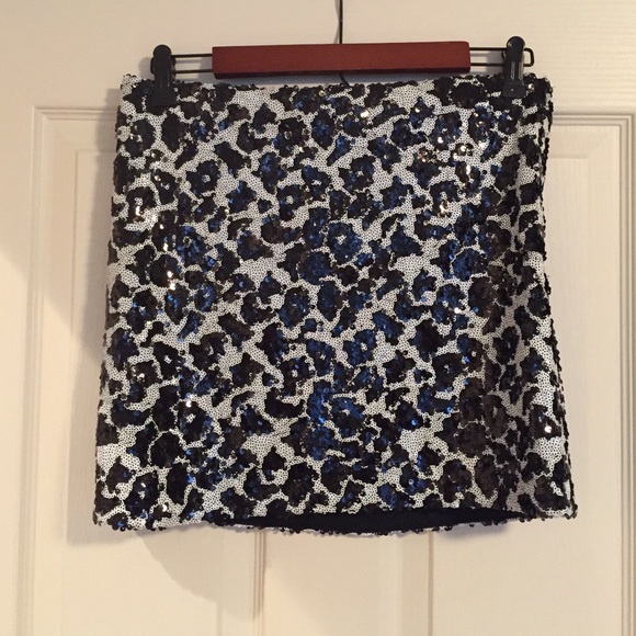 GUESS with tags new leopard sequin skirt - Picture 2 of 2