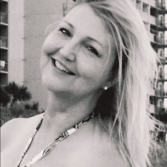 Meet your Posher, Sharon - Picture 1 of 1