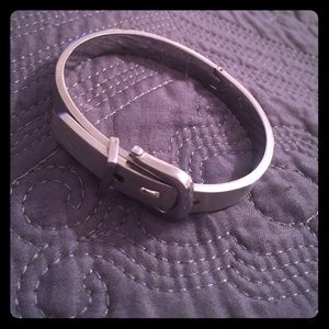 Stainless steel buckel bracelet