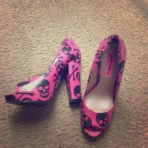 Betsy Johnson pink high heel !🤗