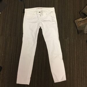White, ankle-length, jeans