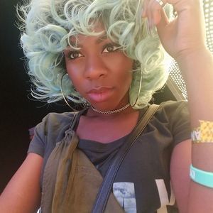 Meet your Posher, Monae