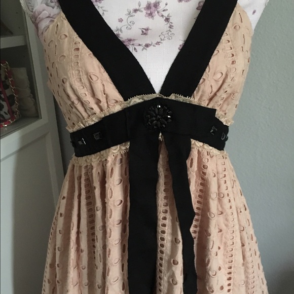 Super cute nude & black party dress - Picture 2 of 3