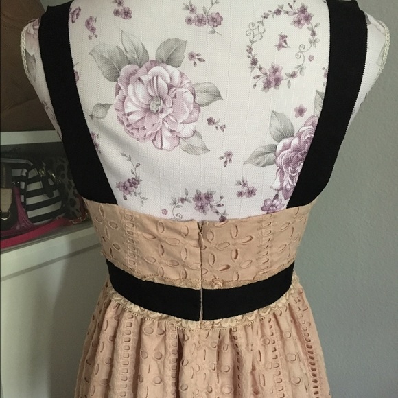 Super cute nude & black party dress - Picture 3 of 3