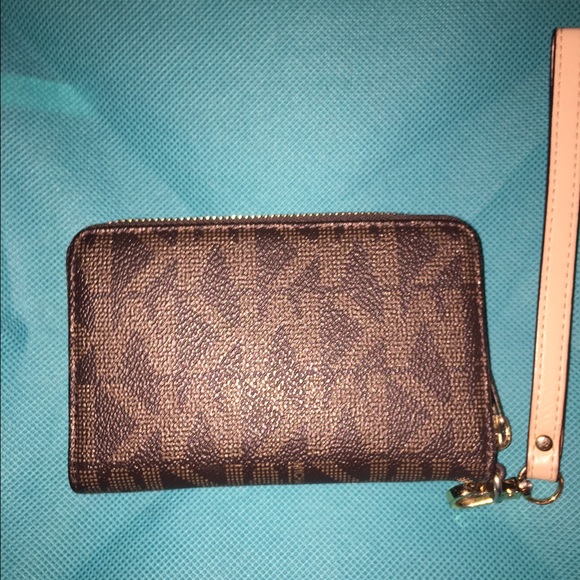 Michael Kors Monogram Wallet - Picture 3 of 4