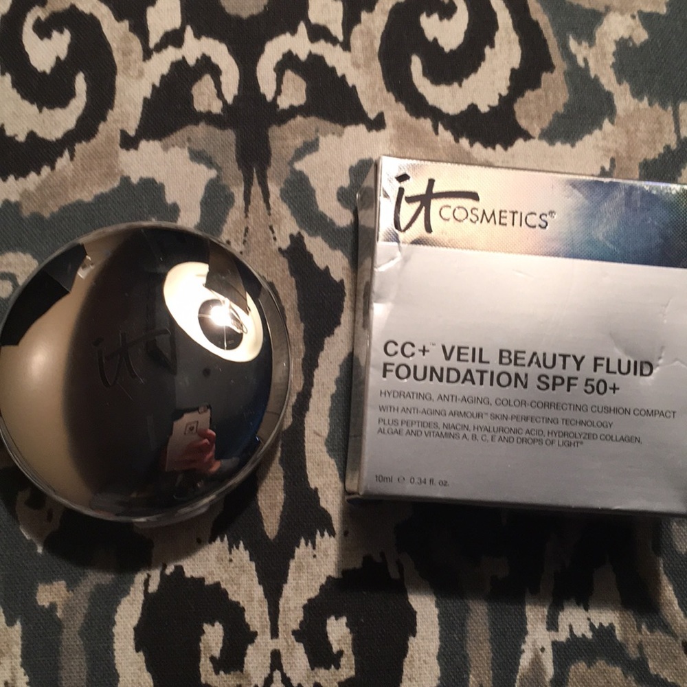 It cosmetics CCveil fluid foundation color light