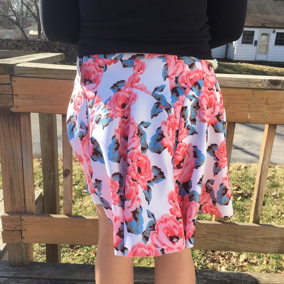 ➕ SZ 12 ONLY! Flowered Scuba A-Line Skirt! NEW! - Picture 4 of 7