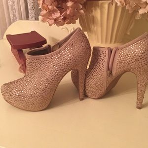 Gianni Bini formal gold sequined shoes size 7M