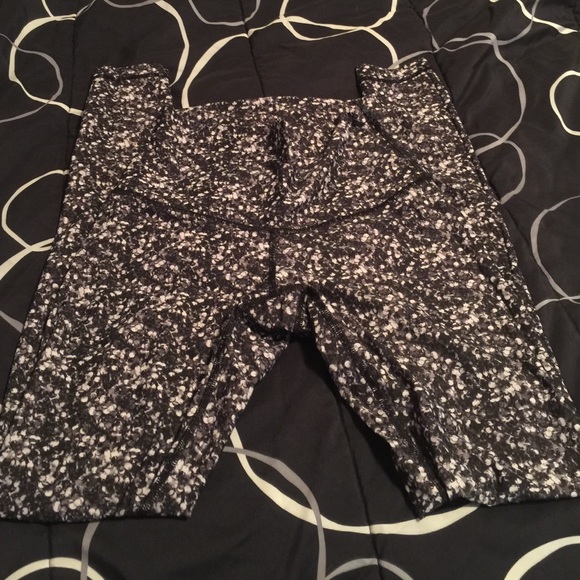Lululemon sequence print size 6 leggings