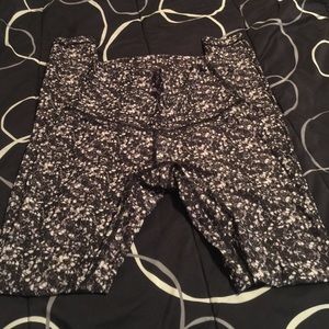Lululemon sequence print size 6 leggings
