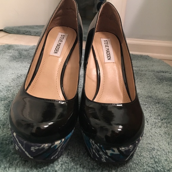 Steven Madden printed wedges