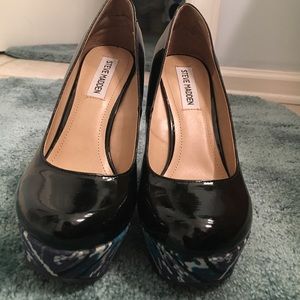 Steven Madden printed wedges