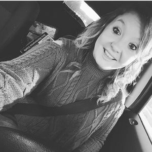 Meet your Posher, Casandra