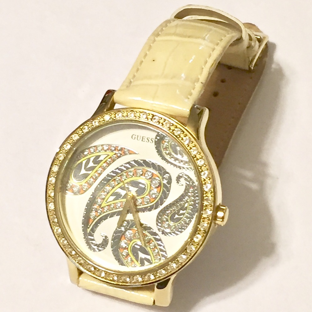 Guess,Paisley Foil Printed Face-white leather NWOT
