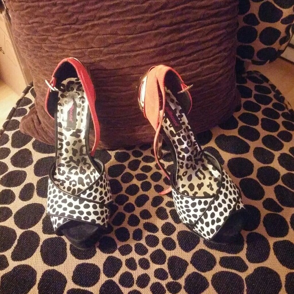 **verry cute Heels!!. Doll house brand.