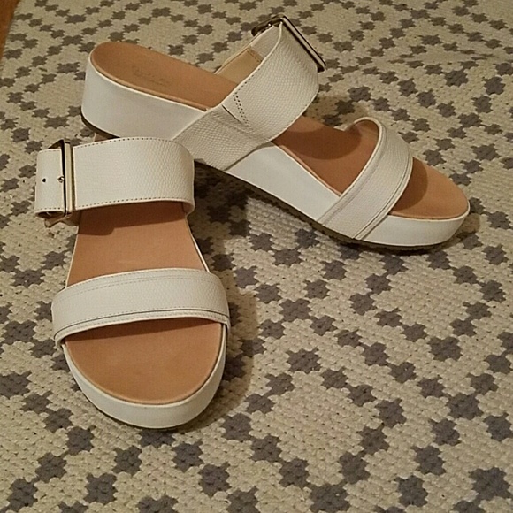 Dr. SCHOLLS white wedges NWOT