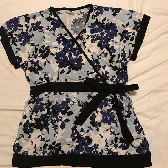 Size Medium Scrub Top