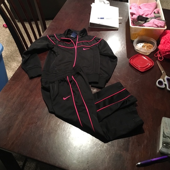 2 pc Nike 4t set