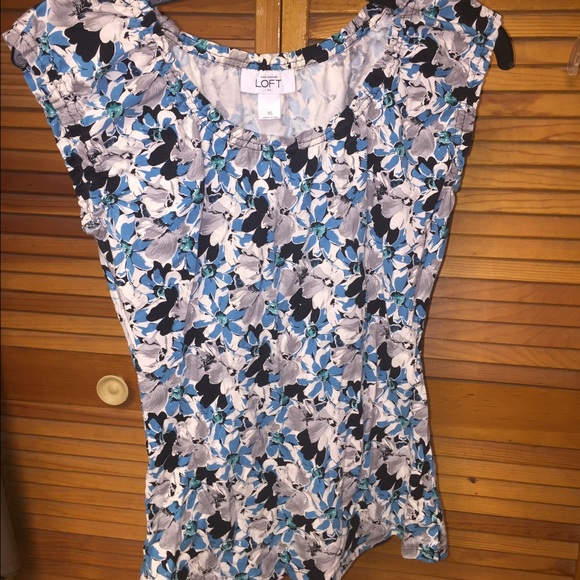 Blue flowered top