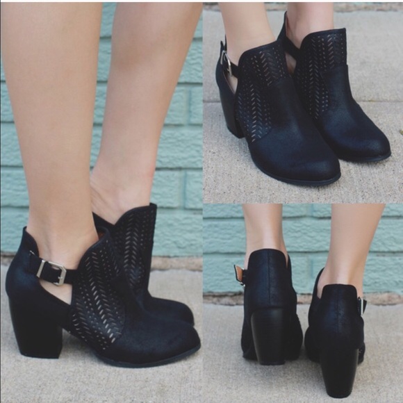 Boho Black Perforated Cut Out Ankle Bootie Sz 6-10 - Picture 3 of 3