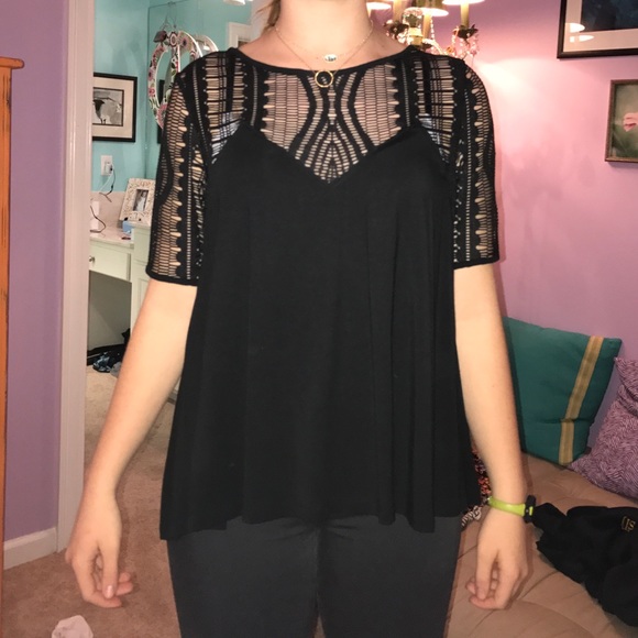 TART crotchet sleeved top