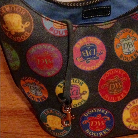 Dooney & Bourke Discontinued Bag - Picture 3 of 4