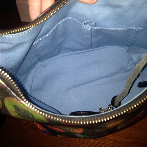 Dooney & Bourke Discontinued Bag - Picture 4 of 4