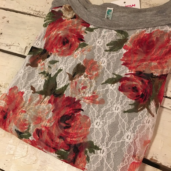 SALE! Lace floral top - Picture 4 of 4
