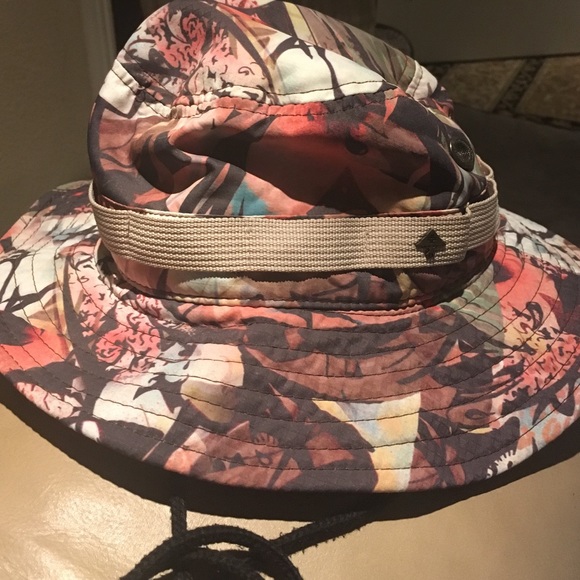 LRG bucket hat with adjustable tie