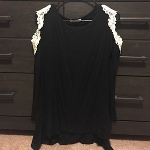 Black long sleeve w/ keyhole lace sleeves- sz S