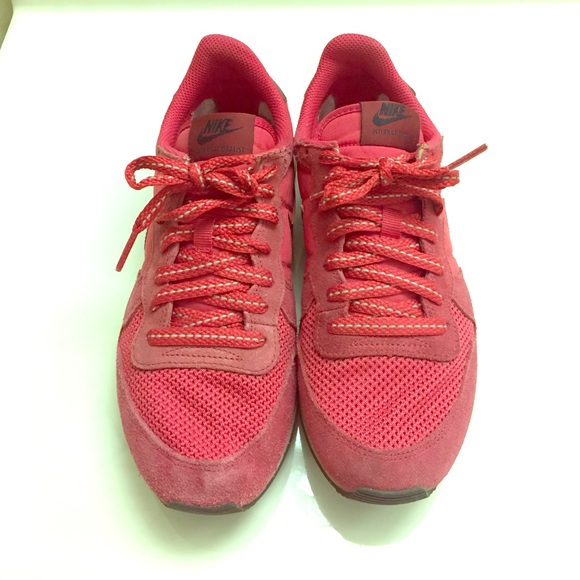 Red Nike Internationalist Sneakers sz7