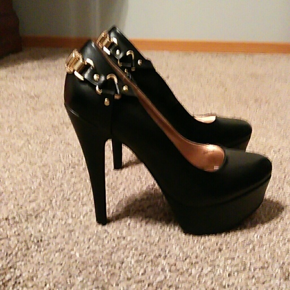 Black high heels, size 8