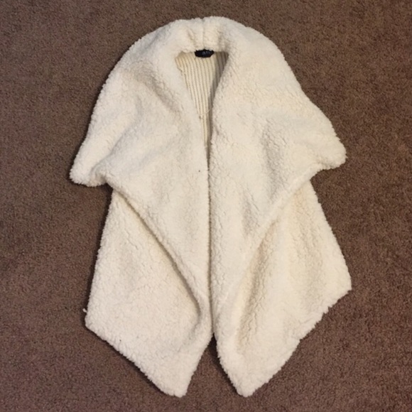 Sweater material and Soft Faux Fur Vest. NWT - Picture 1 of 4