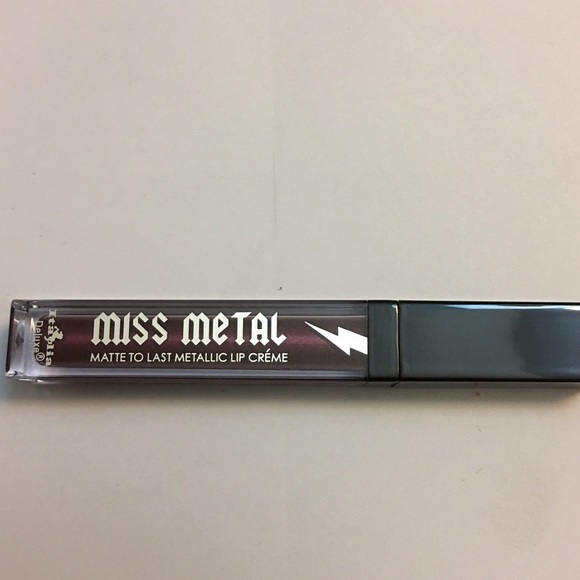 Nocturnal metallic lip cream - Picture 2 of 3