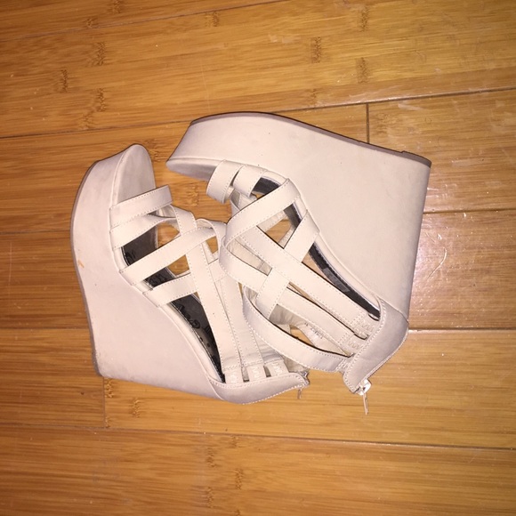 Nude wedges