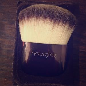 Hourglass ambient powder brush