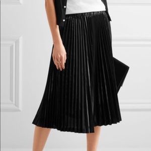Black pleated skirt