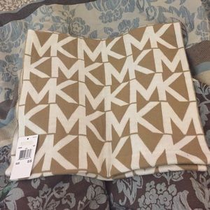 NWT Michael Kors Tan & White Infinity Scarf
