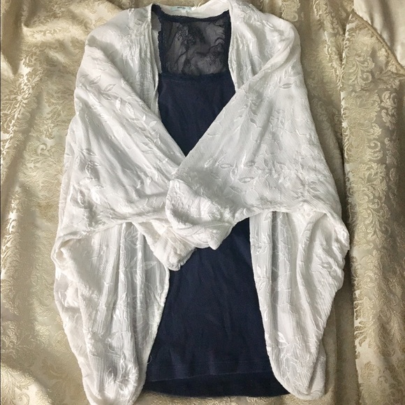 UO white flower kimono