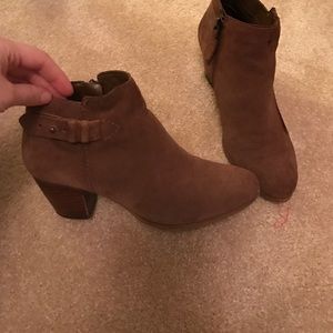 Guess denice brown bootie size 6.5