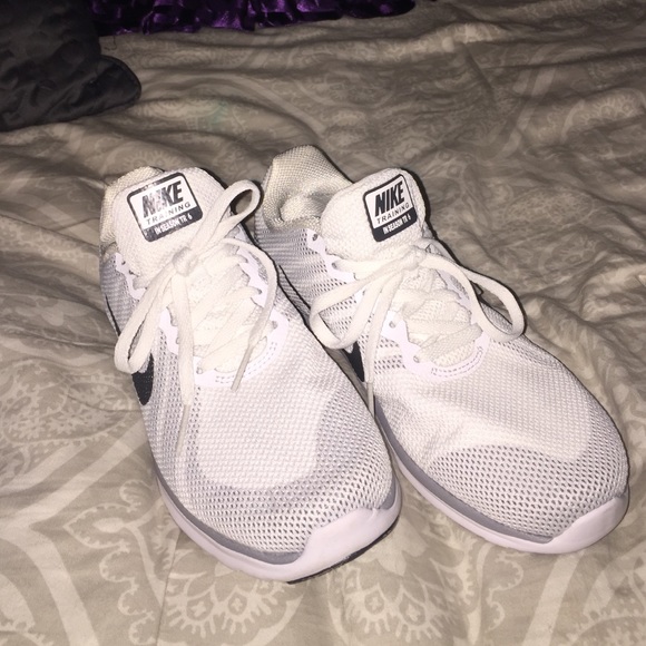 NIKE RUNNING SHOES