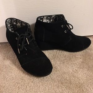 Toms Wedge Booties