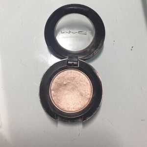 Discontinued Mac Eyeshadow in Relaxing