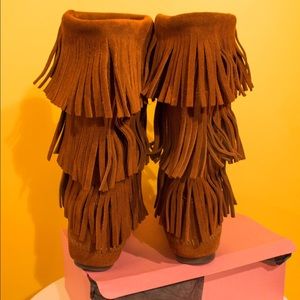 Minnietonka Fringe Moccasin boots