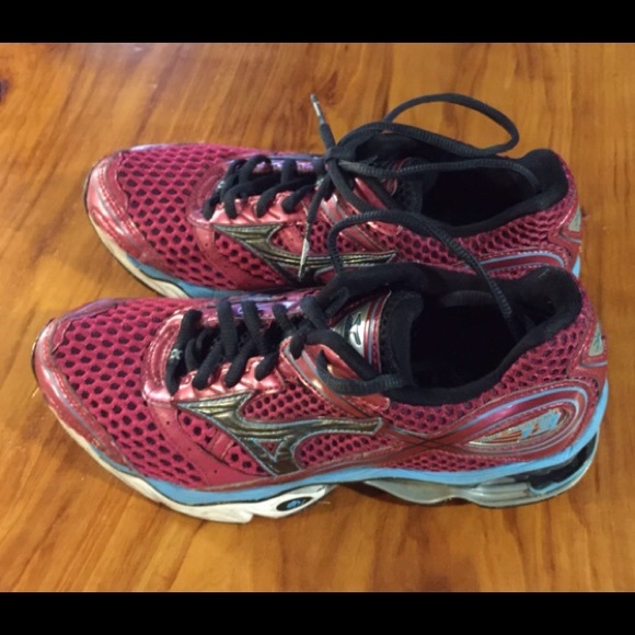 Raspberry Mizuno Wave Creation 13 Shoes