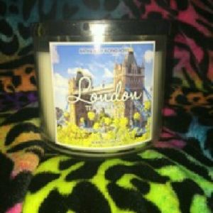 Bath and body works 3 Wick candle
