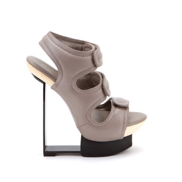 United Nude 90 Degree Space Taupe