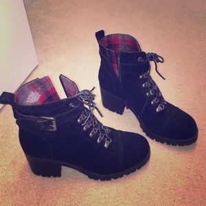 Nine West combat boots- like new!
