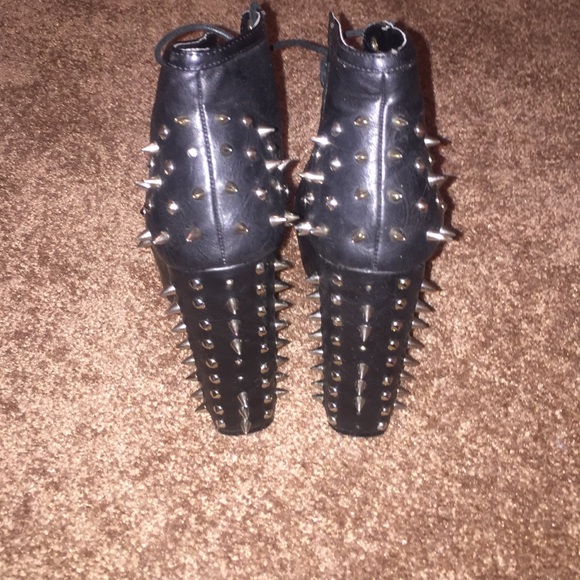 Shoes - Black Platform Heels w/ Spikes