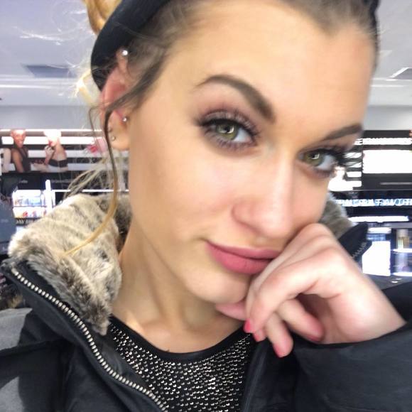 Meet your Posher, Maria - Picture 1 of 1